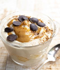 an ice cream sundae with cookies on top