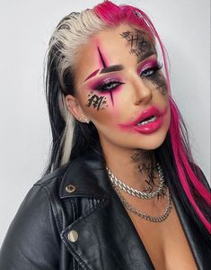 Hot Pink Clown Makeup, Pink And Black Clown Makeup, Joker Inspired Nails, Punk Clown Makeup, Female Halloween Makeup, Hot Halloween Makeup Looks, Chucky Makeup Female, Pink Hair Halloween Costume Ideas, Halloween Makeup Pink