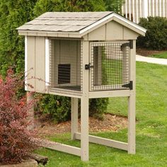 a small bird house in the middle of some grass