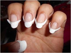 How To Paint Ur Nails Perfectly, How To Paint French Tips, How To Make French Nails, How To Paint French Tips Nails, How To Do French Tips Nails At Home, Diy French Tip Nails, Easy Nails To Do At Home, Easy French Manicure