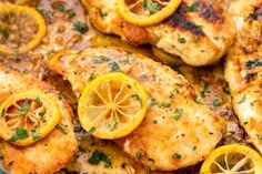 This Lemon Pepper Baked Chicken Is One Of Our Most Popular RecipesDelish Lemon Pepper Chicken Breast Recipe, Lemon Pepper Chicken Breast, Baked Lemon Pepper Chicken, Ww Dinner, Makanan Rendah Kalori, Program Diet, Chicken Breast Recipes Baked, Diner Recept, Lemon Pepper Chicken