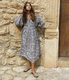 Beachwood Baby Bohemian Flowy Midi Dress With Gathered Sleeves, Bohemian Dresses With Billowy Gathered Sleeves, Bohemian Gray Dresses For Fall, Gray Bohemian Dresses For Fall, Gray Bohemian Dress For Fall, Bohemian Midi Dress With Gathered Sleeves For Beach, Goa Dress, Dresses Pregnant, Mum Style