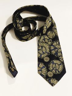 "Men's Neck Tie  Cornelia James Royal Men's Necktie Suit Accessory Novelty Tie Vintage Neck Tie Navy Gold Floral Print NeckWear Wedding Father's Day Gift Quote on back of necktie\" her majesty the queen supplier\". Add to your collection or give as a gift. Be sure to check shop for more ties.  Measurements    Length:  56\"   Width:  3 1/2\" Condition: Good Vintage Condition  ------------------------------------ --------------------------- Please ask all questions before purchasing item(s). Inter Silk Fitted Suit And Tie Accessories For Wedding, Fitted Silk Tie For Wedding, Luxury Fitted Ties For Wedding, Luxury Silk Suit And Tie Accessories For Wedding, Her Majesty The Queen, Gift Quotes, Mens Neck Ties, Navy Gold, Suit Accessories