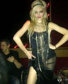 Supermodel Body, Sky Ferreira, Outfits 2000s, Art Outfit, Indie Sleaze, Alice In Chains, Party Girls, Runway Fashion, Flapper Dress