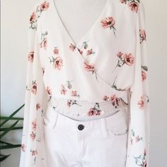 Nwt, White Floral Crop Blouse. Size S. Spring Floral Print Wrap Blouse, Spring Floral Wrap Blouse, White Fitted Wrap Blouse, Fitted White Wrap Blouse, Spring Wrap Blouse For Brunch, Spring Wrap Tops For Brunch, Spring Wrap Top For Brunch, Spring Brunch Wrap Top, Cream Wrap Top For Spring