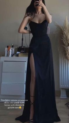 Dresses Satin Long, Prom Dresses Satin, Prom Dress Inspo, Classy Prom, Chique Outfit, Prom Dresses Black, Modest Prom, Dresses Satin