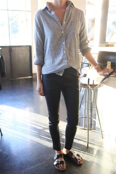 Chambray shirt + Birks. Thrift List, Birkenstock Outfit, Gray Shirt, Weather Wear, Chambray Shirt, Looks Style