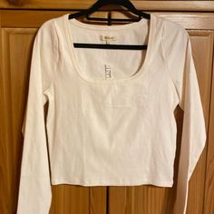 Madewell Scoop Neck, Long Sleeve Fitted Ribbed, Cropped Shirt, Size Is Large, Color Is Ivory, Brand New With Tags. Stretch Off White Top For Fall, Stretchy Off-white Top For Fall, Off White Stretch Top For Fall, Everyday Ribbed Cream Tops, Beige Ribbed Cotton Top, Everyday Cream Ribbed Top, Everyday Beige Ribbed Tops, Casual Off White Tops For Fall, Casual Cream Ribbed Top