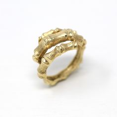 Unique vintage 14k yellow gold bamboo plant design ring, circa 1970s! This statement Retro Era ring features a row of three bamboo branches in a bypass style. The textured bamboo branch design continues the entire way around the band. A stunning and substantial piece of nature inspired fine jewelry dating from the stylish '70s!  ERA - Circa 1970s, Retro Era METAL / MATERIAL - 14k yellow gold MARKINGS / HISTORY - N/A CONDITION - Good vintage condition. Piece has been professionally cleaned and li 70s Gold Jewelry, 1970 Jewelry, Retro 14k Gold Rings, Bamboo Ring, Vintage Brass Open Ring Jewelry, Gold 70s Necklaces, Retro Era, Logo Gifts, Bamboo Design