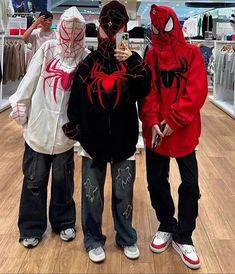 Spiderman Jacket Y2k, Spider Man Outfit Y2k, Y2k Hoodie Aesthetic, Spiderman Shirt Y2k, Spider Man Hoodie Outfit, Spiderman Y2k Outfits, Trio Halloween Costumes Spiderman, Halloween Costume Ideas Y2k, Spider Man Trio Costume