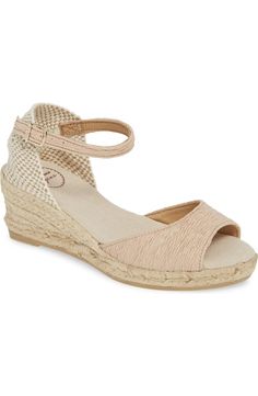 Natural Color Wedge Heel Sandals With Heel Strap, Beige Adjustable Ankle Strap Wedge Sandals, Adjustable Ankle Strap Summer Wedge Sandals, Adjustable Ankle Strap Wedge Sandals For Vacation, Natural Color Ankle Strap Sandals For Beach Season, Ankle Strap Sandals In Natural Color For Summer, Natural Ankle Strap Sandals For Beach Season, Beach Wedge Sandals With Heel Strap In Natural Color, Beach Closed Toe Wedge Sandals With Heel Loop