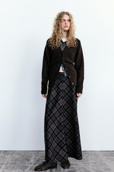 CHECK LONG SKIRT - Black / Brown | ZARA United Kingdom Long Black Skirt Winter Outfit, Long Checkered Skirt, Black Skirt Outfit Winter, December Outfits, Black Skirt Outfits, Wardrobe Wishlist, Checkered Skirt, Waistcoat Dress, Cargo Shirts