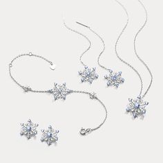 Celebrate the holidays in style with our Christmas Snowflake Necklace. Adorned with a festive snowflake pendant, this necklace is the perfect way to show holiday spirit! Delicate and eye-catching, it's an ideal accessory for any occasion. DETAILS Materials: Silver,  Crystal,  Zircon Measurements: Length: 15.75"(40.0cm) + Extender: 1.97"(5.0cm) Snowflake Size:  0.73 "*0.73"(18.6mm* 18.6 m m ) Silver  Weight: 1.8g Unique Locket Necklace, Unique Locket, Snowflake Bracelet, Snowflake Jewelry, Silver Locket Necklace, Snowflake Necklace, Unique Gift Wrapping, Snowflake Pendant, Butterfly Gifts