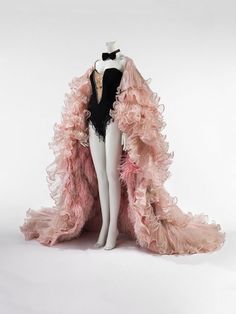 exposition dalida palais galliera paris robes plumes Diy Burlesque Costume, Ceilidh Dance, Paris Vogue, Mercury Retrograde, Fashion Design Drawings, Fancy Outfits, Fantasy Fashion, Vogue Paris, Mode Inspiration