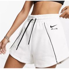 Nike Air Max High Rise Fleece Shorts Women’s Size Small White Black Loose Fit Dq6565-133 Nwt V Dress, Nike Running Shorts, Shorts Nike, Short Cut, Fleece Shorts, Shorts Women, Striped Leggings, Sportswear Women, Nike Shorts