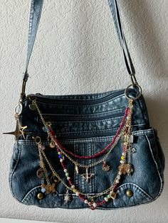 Diy Bag Strap Cover, Decorate Bags Diy, Purse With Keychain, Decorating Purses Ideas, Jane Birkin Bag Accessories, Jean Bags Diy, Handbag Accessories Ideas, Birkin Bag Jane Birkin, Jean Bags Ideas