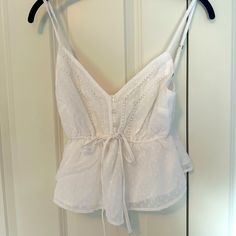 Nwt Abercrombie & Fitch White Lace Peplum Cami In Size Small. This Has Never Been Warn. Lace And Button Details On The Front Of The Blouse. Brown Cami, Velvet Cami, Bodycon Tops, Bohemian Bridal, Lace Trim Cami, Lace Peplum, Red Tank Tops, Silk Camisole, Lace Camisole