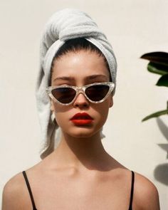 FASHION FEVER Natural Sunscreen, Couture Mode, Beauty Regimen, Trendy Swimwear, Trik Fotografi, Trending Sunglasses, Red Lipstick, 인물 사진