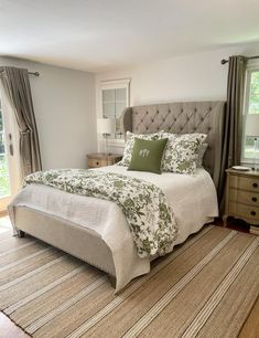 a bedroom with a bed, dressers and windows in it's center area