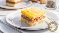 Learn how to make pastelón de papa, an amazing ground beef casserole sandwiched by layers of mashed potatoes and lots of melted cheese.