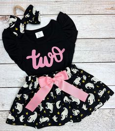 a black shirt and skirt with pink bow on the bottom that says, beut