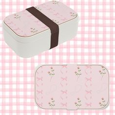 Be the stylish one at lunch with our chic Coquette bento box! This Japanese bento box can also be turned into a personalized box with endless possibilities on personalization! Our pink bento box comes with smart compartments to keep your food separate. The stylish wooden lid can double as a handy plate while the 7.6" x 4.8" size makes it a convenient choice that easily fits into any bag or backpack. It has a coquette aesthetic theme and would make for a very cute snack box or lunch box for women Cute Pink Lunch Box For Gift, Cute White Lunch Box For Gift, Girly Cottagecore, Pink Lunch Box, Chic Coquette, Cottagecore Pink, Lunch Boxes For Women, Cute Lunch Boxes, Aesthetic Japanese