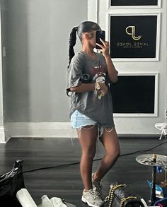 Grey And White Outfit Ideas, Chill Summer Outfits Black Women, Chill Outfits, How To Pose, Cute Swag Outfits, Baddie Outfits Casual, Cute Simple Outfits, Swag Outfits