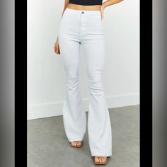 Jc Jq Jeans Nwt Malibu Barbie White Flares Size: Xl 45” Long 32” Inseam 15”-18” Wide Retail $44 Stretch & Sculpt! Two Back Pockets Button Is Silver (Still Has The Paper Over It) 76% Cotton, 20% Polyester, 4% Spandex Small Spot At The Top (Tide Rescue Stain Remover Will Get It Out) White Flare Pants, White Flares, Malibu Barbie, Cropped Flare Jeans, Compression Pants, Button Fly Jeans, Fall 2024, Over It, Matching Shirts