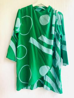 90s dress  green abstract patterned tunic  siZe 40 m  Condition good Silk Printed Long Sleeve Tunic, Silk Printed Tunic With Long Sleeves, Green Silk Short Sleeve Midi Dress, Printed Silk Tunic With Long Sleeves, Long Sleeve Silk Tunic With Print, Green Graphic Print Blouse For Spring, Green Graphic Print Dresses, Green Blouse With Graphic Print And Short Sleeves, Green Graphic Print Short Sleeve Blouse