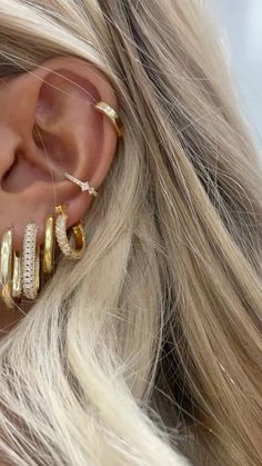 Xoxo Jewelry, Piercing Inspo, Aesthetic Preppy, Preppy Jewelry, Piercing Earrings, Stacked Earrings, Jewelry Hair, Dope Jewelry, Jewelry Essentials