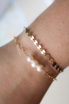 Be summer-time ready with our stunning new freshwater pearl bracelet! Looks beautiful on its own or stacks perfectly with our other chain bracelets for effortless style. We use our Link Chain/Paperclip link chain for this bracelet, which is lightweight yet our strongest option and sets off the 3 genuine freshwater pearls perfectly Sterling Silver or 14k Gold Fill for a lasting demi-fine quality Natural freshwater pearls measure 6-7mm each Waterproof and Hypoallergenic Sizes S, M, and L Upgraded Everyday Minimalist Pearl Chain Bracelet, Everyday Minimalist Pearl Bracelet With Extender, Everyday Pearl Charm Chain Bracelet, Everyday Pearl Chain Bracelet, Freshwater Pearl Bracelet, Chain Bracelets, Disc Necklace, Pearl Chain, Ring Size Guide