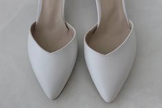 Block Heel Low Heel Bridal Shoe Bride Shoe Wedding | Etsy Turkey Classic White Round Toe Wedding Shoes, Classic White Wedding Shoes With Round Toe, Classic Fitted White Wedding Shoes, Classic White Closed Toe Wedding Shoes, Classic White Almond Toe Wedding Shoes, White Pointed Toe Wedding Shoes For Formal Occasions, Formal White Pointed Toe Wedding Shoes, Elegant White Fitted Wedding Shoes, Elegant Fitted White Wedding Shoes