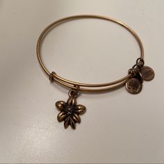 Gold Sunflower Bracelet Never Worn! Adjustable Everyday Flower-shaped Jewelry, Casual Gold Flower Shaped Jewelry, Casual Gold Flower Jewelry, Casual Flower Bracelets For Gifts, Casual Flower-shaped Bracelets For Gifts, Gold Flower Charm Bracelet With Adjustable Fit, Gold Flower Charm Bracelet Adjustable, Adjustable Metal Charm Bracelet With Flower Charm, Casual Flower Shaped Jewelry