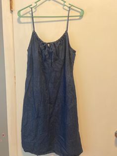 Perfectly vintaged denim dress in a recognizable 90's style. Knee length, A line, light weight, not lined and no pockets. Perfect summer dress! Summer Denim Dress With Pockets, Casual Sundress With Spaghetti Straps And Pockets, Casual Cotton Sundress With Spaghetti Straps, Casual Sundress With Pockets For Spring, Casual Spring Sundress With Pockets, Casual Knee-length Sundress With Tie Straps, Medium Wash Cotton A-line Denim Dress, Casual Cotton Sundress With Pockets, Medium Wash Denim Dress With Spaghetti Straps