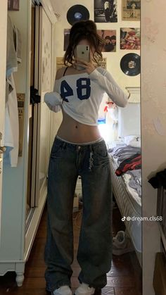 Abb Outfits, Korean Bodyclaim, Jeans Style Women, Basic Streetwear Outfit, Tiny Top Big Pants, Baddie Outfits Aesthetic, 2k Outfits, Cute Fits Aesthetic, Streetwear Outfit Aesthetic