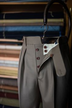 Celana Fashion, Projek Menjahit, Trousers Details, Classic Pants, Bespoke Tailoring, African Men Fashion, Mens Pants Fashion, Well Dressed Men