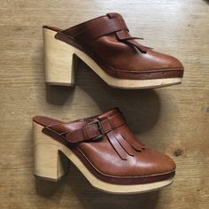 Madewell Kiltie Brown Leather Fringe Antiqued Buckle Platform Clogs Size 9.5 A Few Scratches Near Toe Good Pre Owned Condition High Heel Clogs, Platform Clogs, Clog Heels, Madewell Shoes, Leather High Heels, Leather Clogs, Leather Fringe, Mule Clogs, Mules Shoes