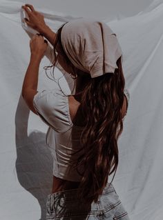 Brunette Hair Aesthetic Faceless, Hair Aesthetic Instagram, Brunette Hair Aesthetic, Hair Aesthetic Faceless, Indie Photography, Long Brunette Hair, Kylie Jenner Look, Long Brunette, Fashion Top Outfits