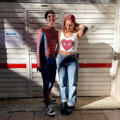 #spiderman #carnaval #mj Spiderman And Mary Jane Costume, Mj And Spiderman Costume, Spider Man And Mary Jane Costume, Mj Spiderman Costume, Spiderman And Gwen Costume, Spider Man And Mj Costume, Spiderman And Mj Costume, Mj From Spiderman