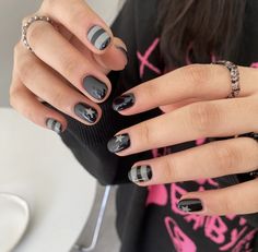 * yoinail on insta * Simple Grunge Nails Short, Grunge Gel Nails Short, Punk Rock Nail Art, Rock Nails Grunge Short, Short Emo Nail Designs, Goth Gel Nails Short, Simple Goth Nails Short, Punk Rock Nails Grunge, Short Punk Nails