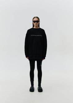 Unisex oversized sweatshirt, made with high-quality cotton, ensuring a soft and comfortable feels. Featuring a stylish print in the ALMZV edition. Material: 100% cotton three thread Model Man, Model Woman, Black Man, Short Leggings, Oversized Sweatshirt, Unique Print, Male Models, Short Pants, Black Women