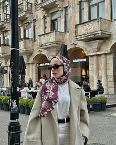 Hijabi Winter Outfits, Modest Winter Outfits, Stylish Outfits Casual, Modern Hijab Fashion, Muslim Fashion Hijab Outfits, Poses Instagram, Booties Crochet, Muslim Fashion Hijab, Hijabi Outfits Casual