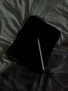 ipad lays on grey comforter and white sheets with a white apple pencil on top of the black screen. low exposure photo. Business Woman Vibes, Home Aesthetic Dark, Aesthetic Grey, Insta Story Ideas, Cozy Workspace, Pink Ipad, Ipad Pencil, Grey Aesthetic, Low Exposure