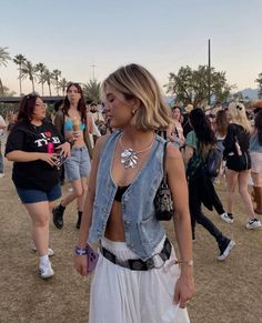 Concert Fit, Inspiration Aesthetic, Concert Outfits, Ig Feed, Concert Fits, Fit Inspo, Bella Hadid, Concert Outfit, Fitness Inspo