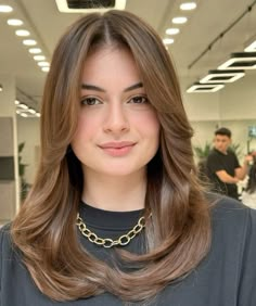 Best Haircut For Oval Face, Round Face Haircuts Medium, Face Framing Hair, Middle Hair, Haircuts For Medium Length Hair, Oval Face Haircuts, Layered Haircuts For Medium Hair, Fall Hair Cuts