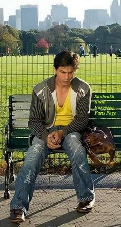 Kabhi Alvida Naa Kehna (2006) : Shahrukh Khan -  Photo from the film / Photo du film / फिल्म से फोटो / Foto dari film / صورة من الفيلم
https://www.facebook.com/ShahrukhKhanEuropeenFanPage
@iamsrk