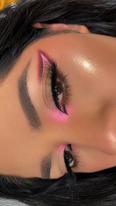 Pink Gems Makeup, Pink Baddie Makeup Looks, Pink Edgy Makeup, Makeup Look Ideas Creative, Black And Pink Makeup Looks, Baddie Makeup Aesthetic, Ideas De Maquillaje Aesthetic, Hot Pink Makeup Aesthetic, Makeup Inspo Creative