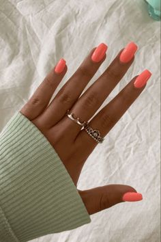 20 Drop Dead Gorgeous Summer Nail Colors For Dark Skin Beauties Nail Design Bright Colors, Nail Inspo For Cruise, Single Nail Colors, Cruise Nail Colors, Nail Colors That Make You Look Tan, Summer Nails Coral, Bright Nail Colors, Summer Nails Bright, Nail 2023