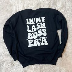 IN MY LASH BOSS ERA SWEATSHIRT Gildan brand crewneck White puffy design 50% Cotton / 50% Polyester Unisex sizing (These run slightly larger than standard women's sizing, but if you want a looser fit, we recommend sizing up) WASHING INSTRUCTIONS FOR BEST RESULTS: Turn inside out Wash on gentle cycle in cold water Hang to dry or tumble dry on the lowest heat setting (washing in hot water or drying on high heat could potentially loosen the patches) Please allow 7 days for shipping for all custom sw Trendy Crew Neck Sweater With Screen Print, Boss Era, Puff Htv, Lash Boss, Puffy Design, Custom Sweatshirts, Boss Babe, Tumble Dryer, In Hot