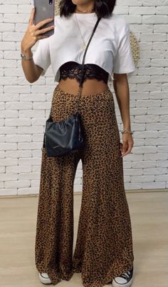 Fashion Inspo Outfits Edgy, Bar Outfit Night Summer Midsize, 90s Purse Outfit, Vintage 70s Womens Fashion, Rock And Roll Business Style, Millennium Outfit Ideas, Hot And Classy Outfits, Edgy Cruise Outfits, Backyard Pool Party Outfit